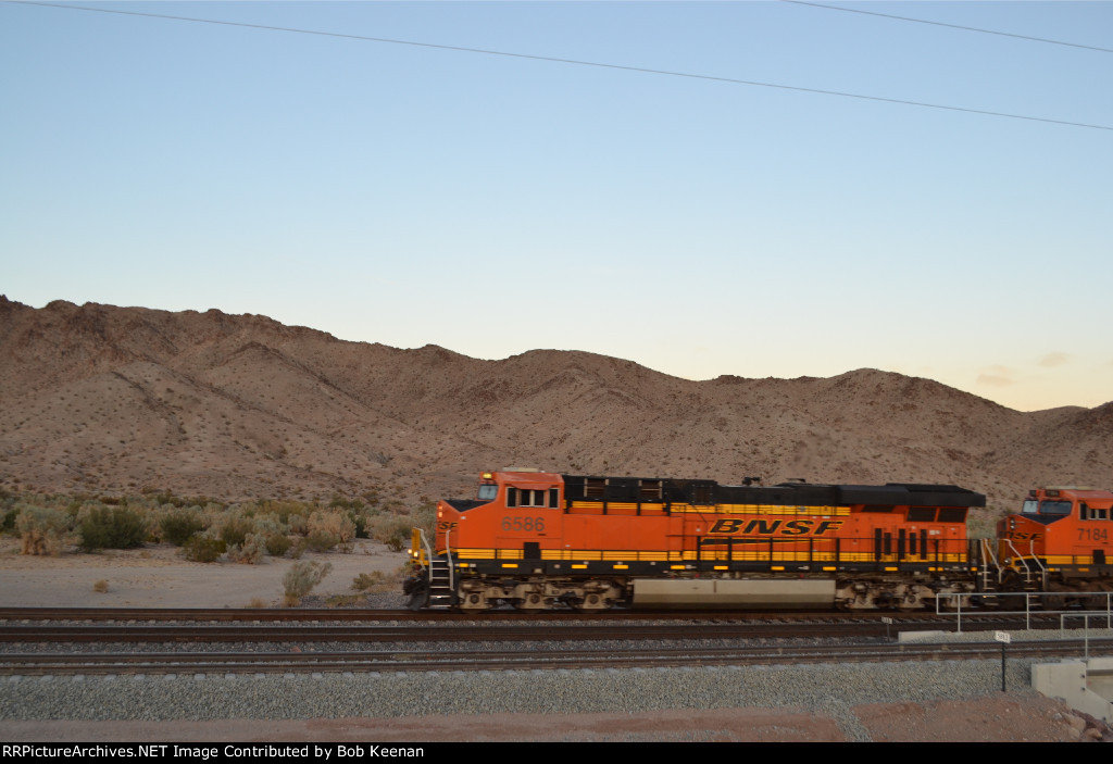 BNSF 6586